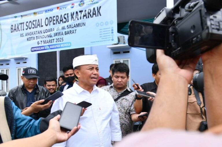 Sekda Jabar Herman Suryatman Dampingi Kunjungan Kerja Mensos RI di RSAU dr. M. Salamun Bandung