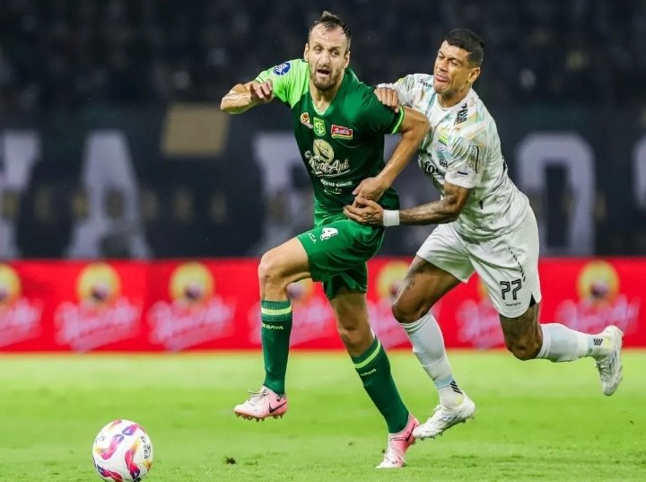 Hasil Liga 1: Persebaya Surabaya Kalahkan Persib Bandung 4-1, Akhirnya Paul Munster Selamat dari Ancaman Pemecatan!