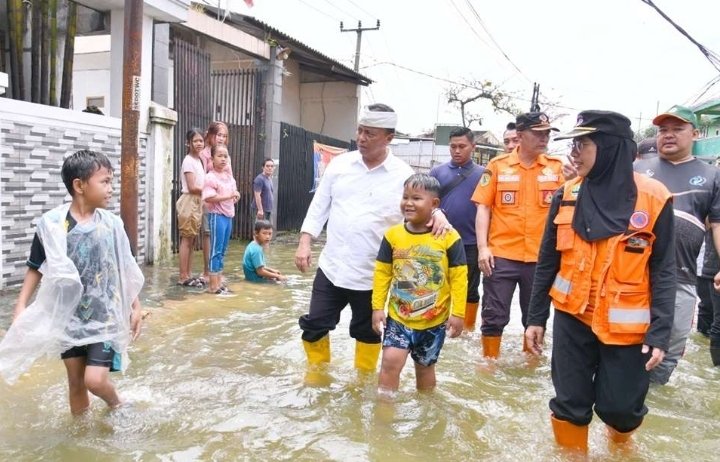 Pemdaprov Salurkan Bantuan bagi Korban Banjir Bandung Selatan, Berikut Penjelasan Sekda Jabar Herman Suryatman