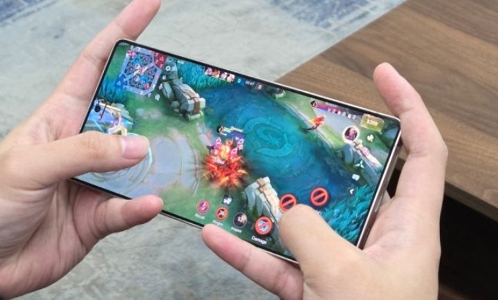 Galaxy S25 Ultra Jadi HP Gaming Pilihan Coach Esports, Ini Alasannya