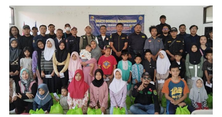Karang Taruna Majalaya dan Komunitas X Majalaya Lakukan Bakti Sosial