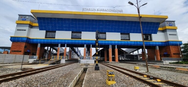 Jelang Arus Mudik Lebaran 2025, KAI Daop 2 Bandung Imbau Penumpang Datang Lebih Awal ke Stasiun