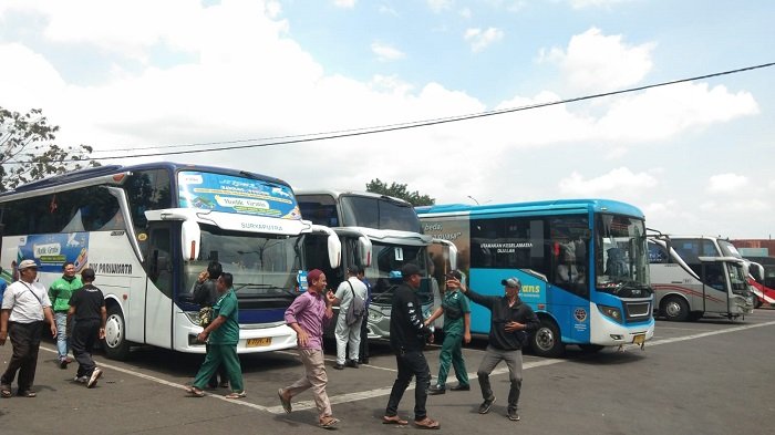 Hadapi Lonjakan Pemudik, Ribuan Penumpang Diberangkatkan dari Terminal Cicaheum