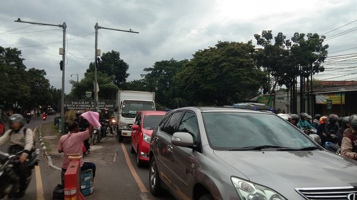 Lonjakan Arus Mudik di Bundaran Cibiru, Pemudik Roda Dua Mendominasi, Jalur Alternatif Disiapkan