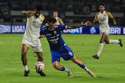 Tyronne del Pino Ajak Skuad Persib Bandung Lanjutkan Kerja Keras