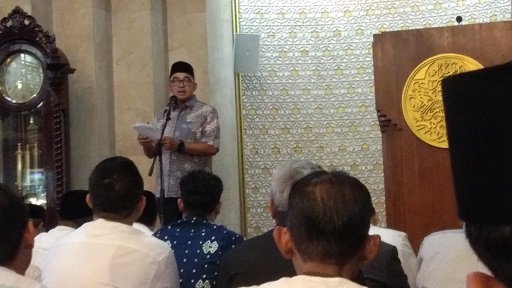 Wali Kota Bandung Salat Idul Fitri bersama Warga, Soroti Masalah Sampah Pasca Perayaan