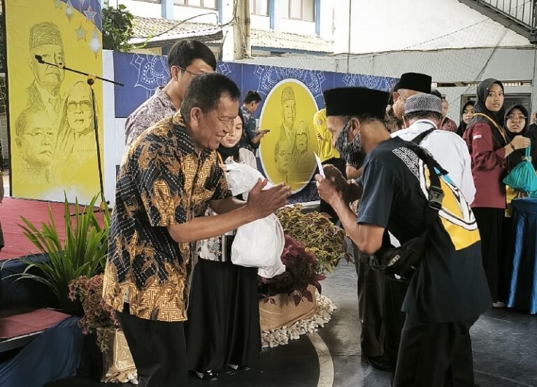 Peringati Haul, Al Ma’soem Group Berbagi Kebahagiaan dengan Masyarakat Sekitar