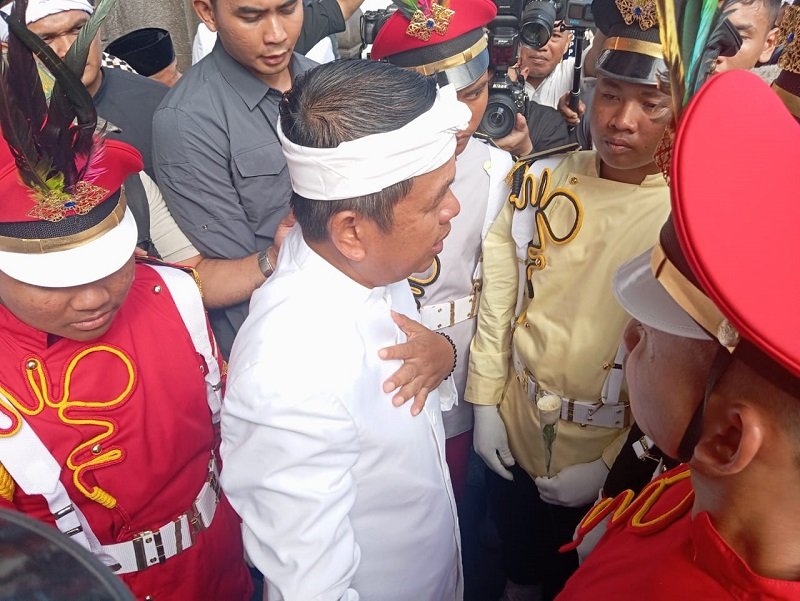 Gubernur Jawa Barat Dedi Mulyadi bersama Orang Tua Sambut Siswa Selesai Pendidikan Karakter di Barak Militer
