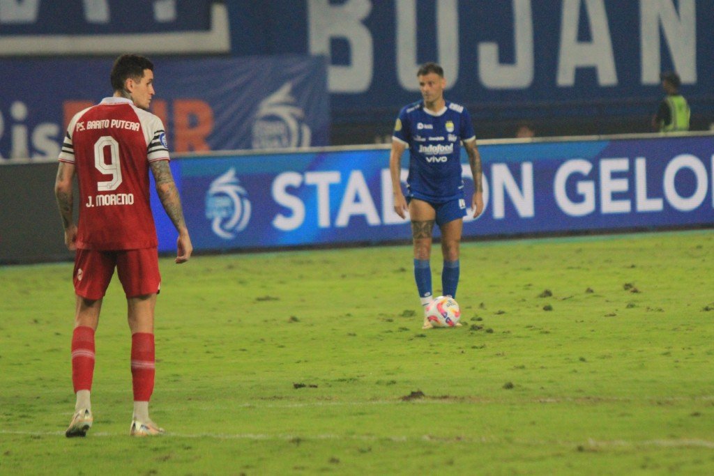 Tyronne del Pino Belum Pastikan Bertahan di Persib Bandung, Fokus Hadapi Persita dan Persis
