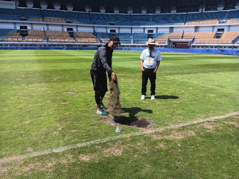 Umuh Muchtar Sesalkan Kerusakan Stadion GBLA