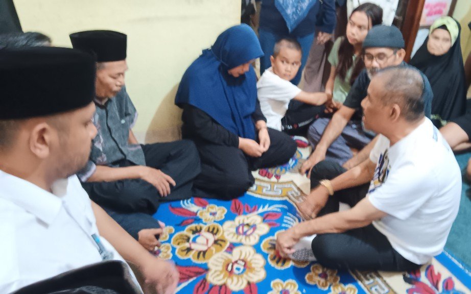 Umuh Muchtar Melayat Korban Bobotoh: Semoga Almarhumah di Sisi Allah