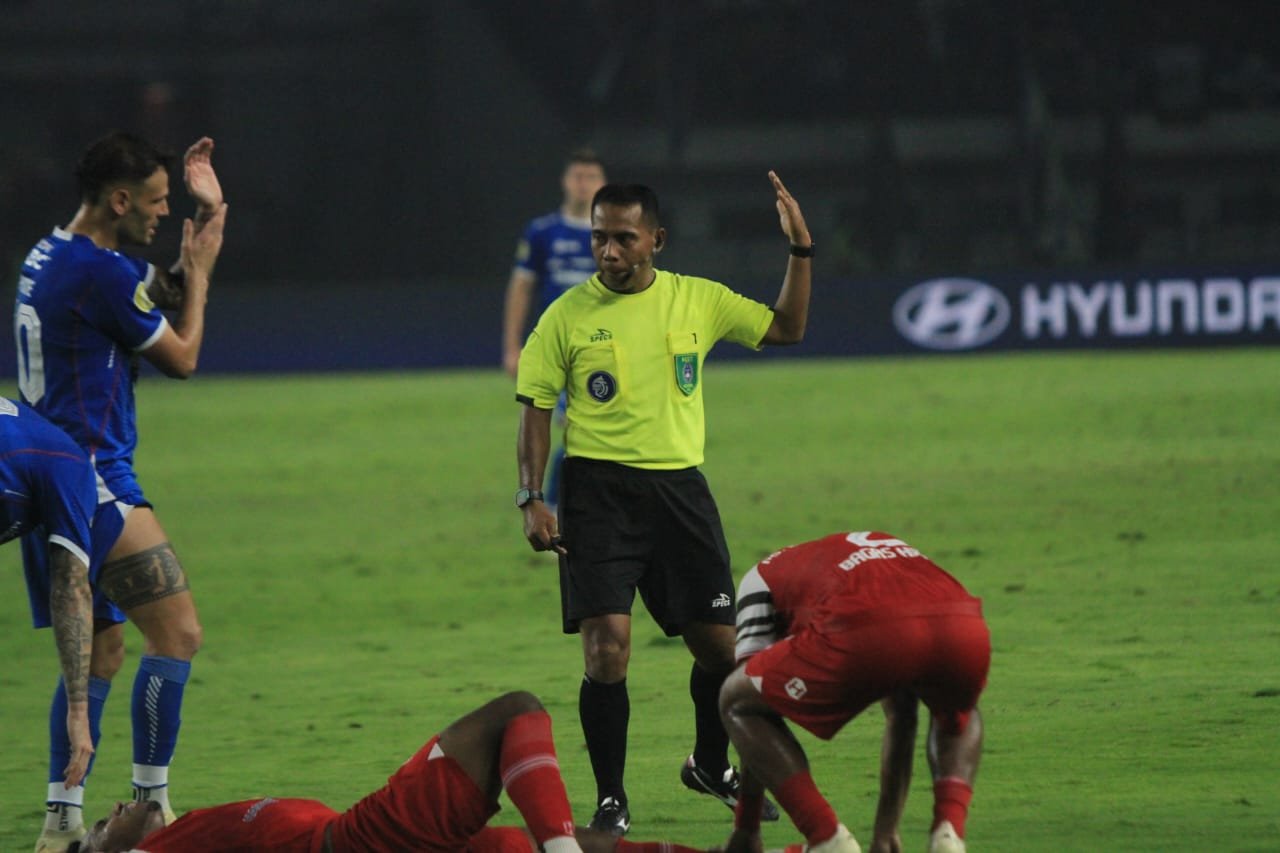 Kinerja Wasit Gedion Dapaherang Disorot, Bojan Hodak Pilih Irit Bicara Soal Laga Persib Bandung Vs Barito Putera