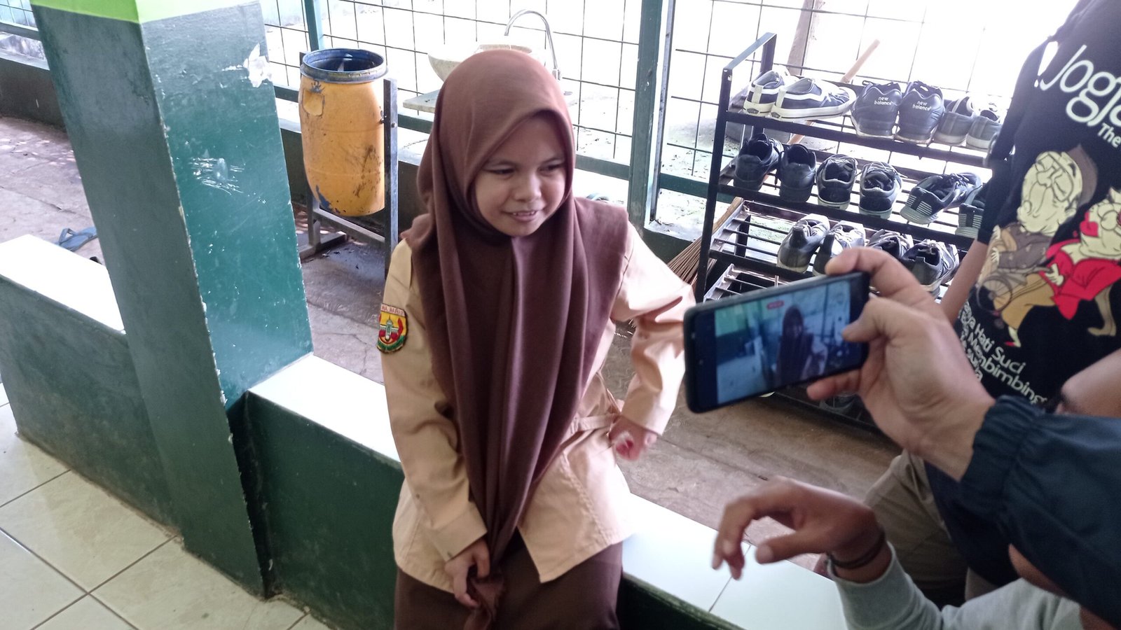 Kisah Nera Siswi SMAN 1 Saguling Bandung Barat saat Berjuang Mengenyam Pendidikan