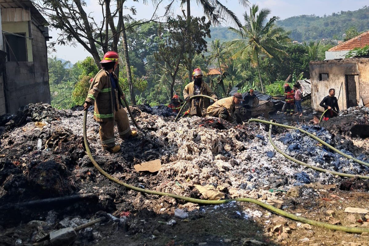 Gudang Kain di Bandung Barat Ludes Terbakar