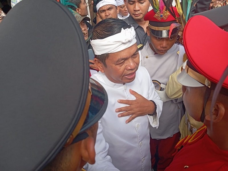 Gubernur Jawa Barat Dedi Mulyadi bersama Orang Tua Sambut Siswa Selesai Pendidikan Karakter di Barak Militer