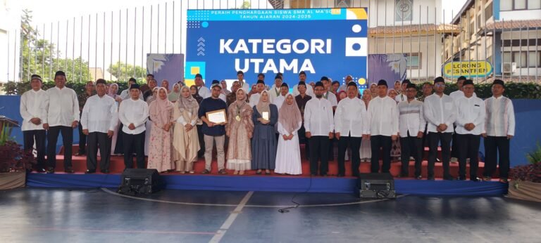 Al Masoem Lepas 296 Lulusan SMA dan Santri PSAM Ajaran 2024-2025