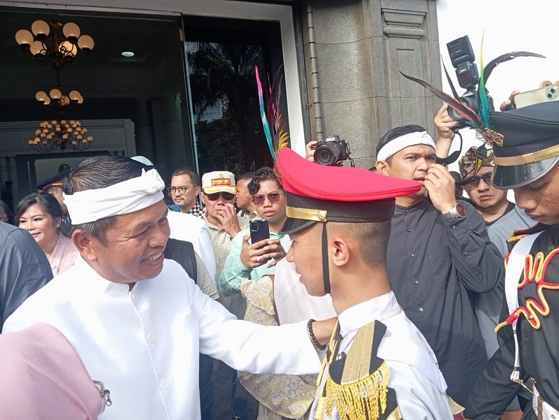 Gubernur Jawa Barat Dedi Mulyadi bersama Orang Tua Sambut Siswa Selesai Pendidikan Karakter di Barak Militer