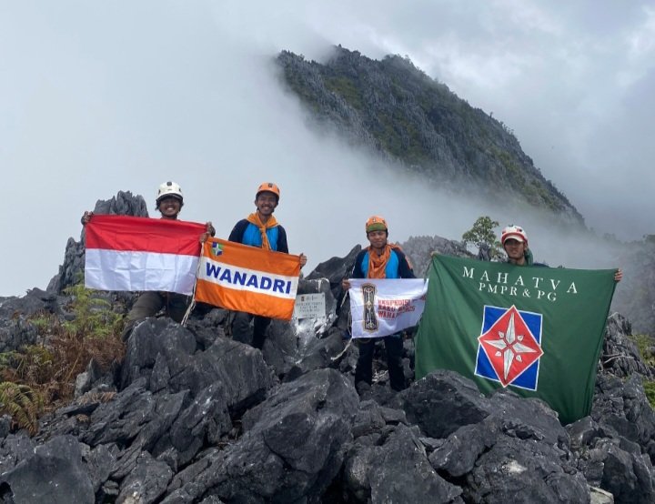 Tim Wanadri Berhasil Capai Puncak Kaku Mahu, Ekspedisi Pulau Buru 2025 Berjalan Sesuai Rencana