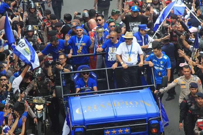 Ribuan Orang Rayakan Gelar Juara Persib Bandung, Umuh Muchtar: Ini Kebahagiaan bagi Warga Jawa Barat