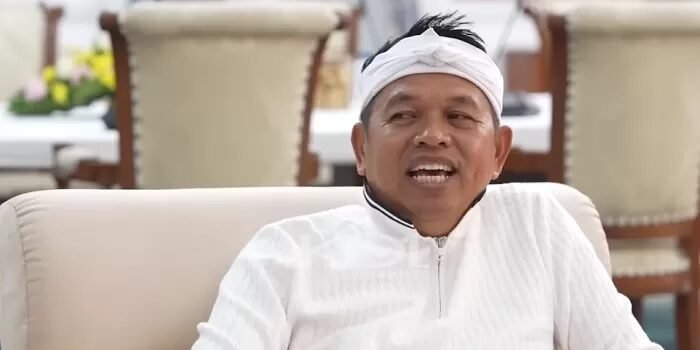 Keren! Kinerja 100 Hari, Dedi Mulyadi Cetak Sejarah! Jadi Gubernur Paling Dipercaya se-Pulau Jawa Versi Indikator Politik Indonesia