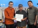 Wakil Bupati Subang Agus Masykur Serahkan Bantuan kepada Korban Puting Beliung