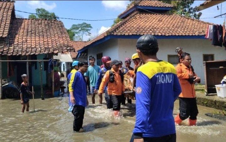 Tanggul Situ Jebol, Banjir Rendam Sawah dan Rumah Warga di Subang