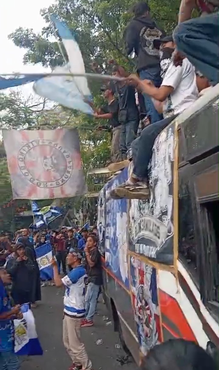 Pagi Ini Pawai Juara Persib Bandung, Ribuan Bobotoh Mulai Padatai Watukencana Kota Bandung