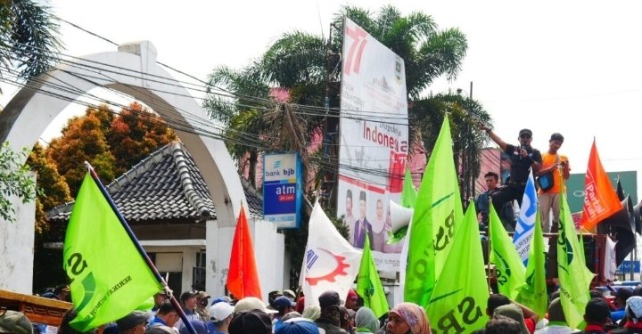 Kemenaker Siapkan Surat Edaran Hapus Syarat Usia Kerja, Juga Larang Penahanan Ijazah
