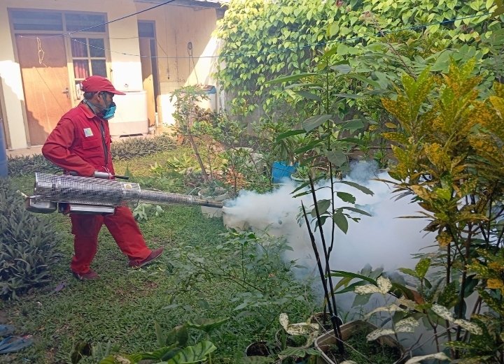 Pencegahan Penyebaran Demam Berdarah di Pemukiman Penduduk dengan Pengasapan di Kota Cimahi