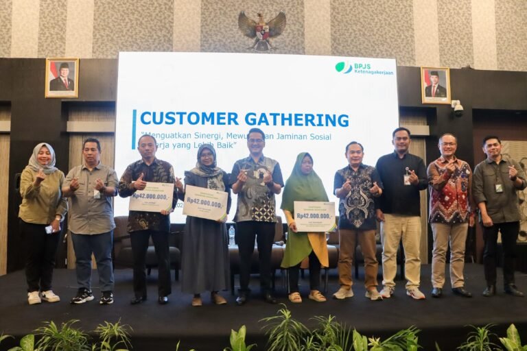 Wakil Wali Kota Cimahi Berikan Santunan Rp42 Juta kepada 3 Ahli Waris Peserta BPJS Ketenagakerjaan
