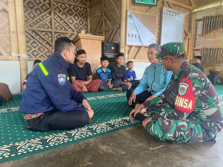 Warga Bakar Pondok Pesantren Ilegal di Kab Bandung Gara-gara Kasus Pencabulan