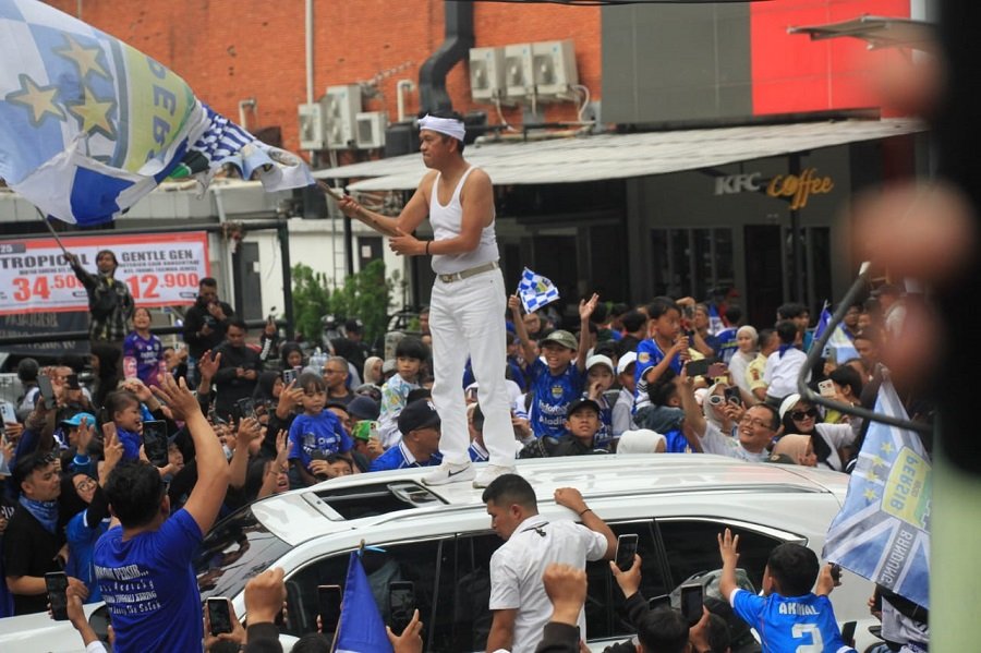 Pawai Juara Persib Bandung Diwarnai Perusakan Stadion GBLA, Gubernur Jawa Barat Dedi Mulyadi Tandaskan Tidak Toleransi Tindakan Mengarah ke Kriminal