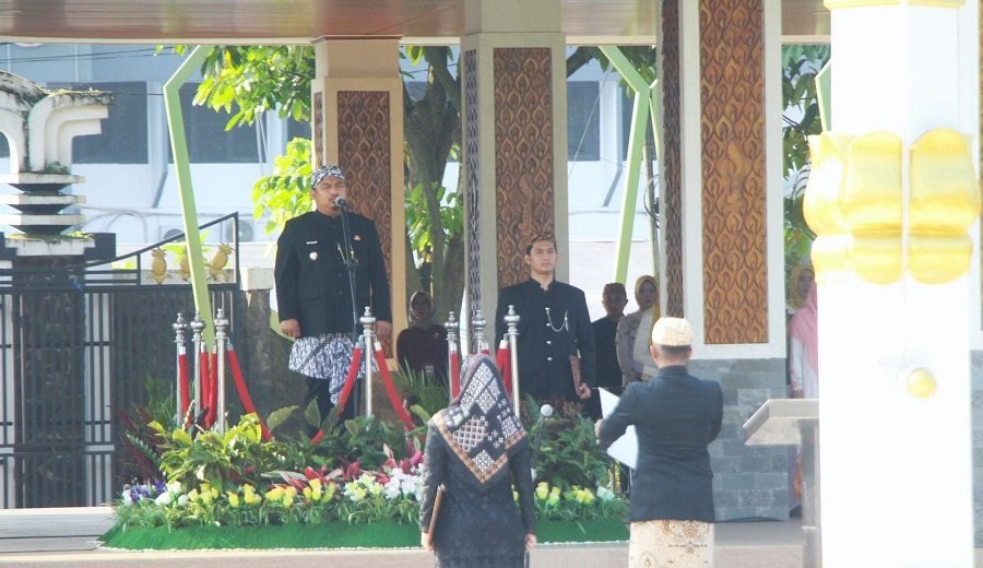 Jadi Pembina Upacara Hardiknas 2025, Bupati Subang Reynaldy Putra Bacakan Amanat Menteri Pendidikan