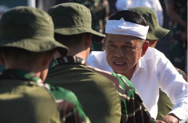 Seragamkan Hari Sekolah di Jabar, Gubernur Jawa Barat Dedi Mulyadi Tegaskan Belajar Cukup sampai Jumat, Sabtu Libur