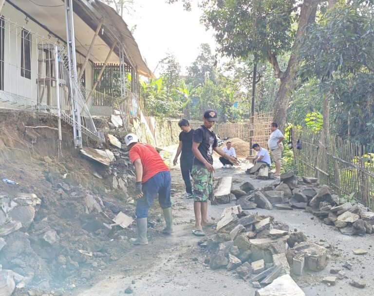 Tiga Kontrakan Ambrol di Kasomalang Wetan Subang Mulai Diperbaiki, Warga dan Lintas Instansi Kompak Bekerja Sama
