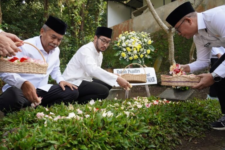Jelang HUT KBB ke 18, Pemkab Bandung Barat Ziarahi Tokoh Kabupaten Bandung Barat