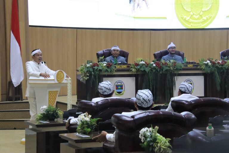 Hadiri Rapat Paripurna HUT KBB ke 18, Dedi Mulyadi Berikan Pesan Khusus bagi Pemkab Bandung Barat