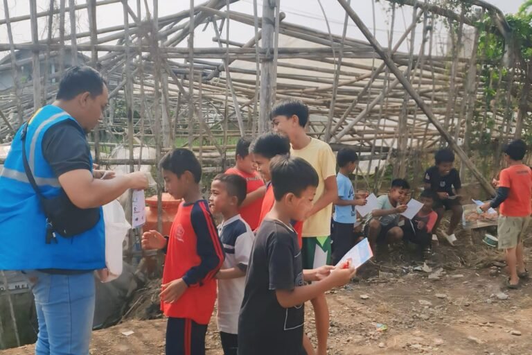 PLN UP3 Cimahi Edukasi Anak-anak agar Tak Bermain Layang-layang di Dekat Jaringan Listrik