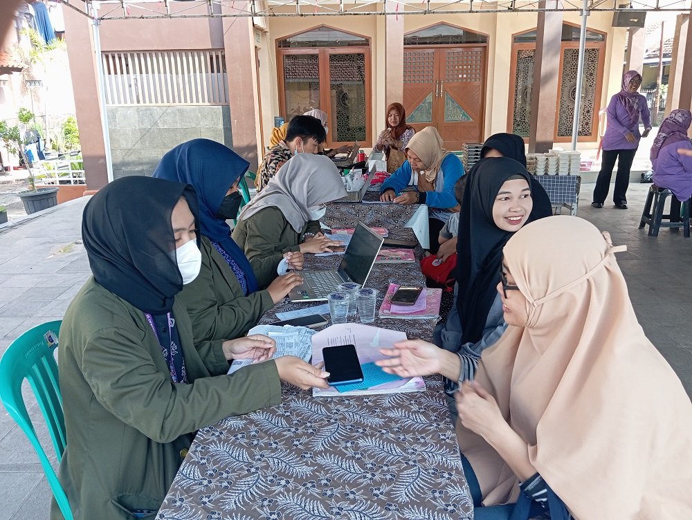 Serunya Pemeriksaan Kesehatan Gratis Balita dan Ibu Hamil di Posyandu Mawar Cimahi