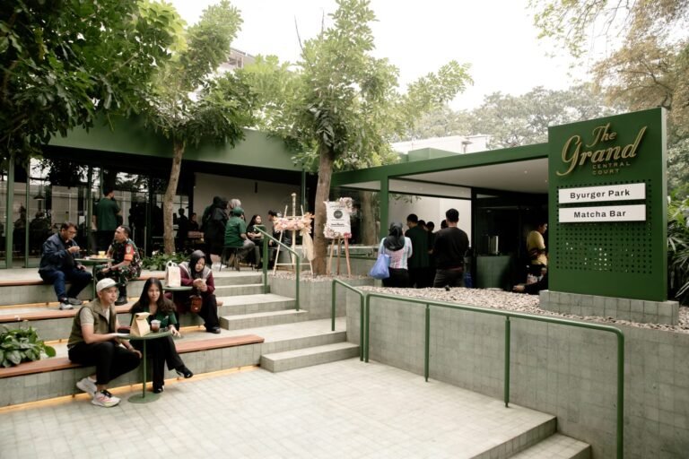 The Grand Central Court Dibuka, Padukan Fasilitas Olahraga Padel dan Kuliner Kekinian dalam Satu Kawasan