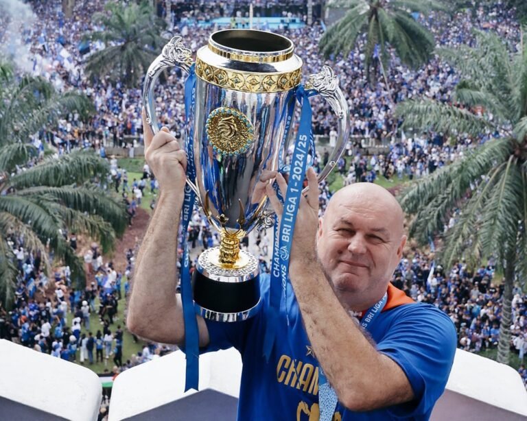 Bojan Hodak Santai Soal Target Persib Bandung di Piala Presiden 2025