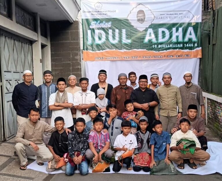 Warga RW 08 Kelurahan Pasirlayung, Kota Bandung Berkurban Tiga Ekor Sapi