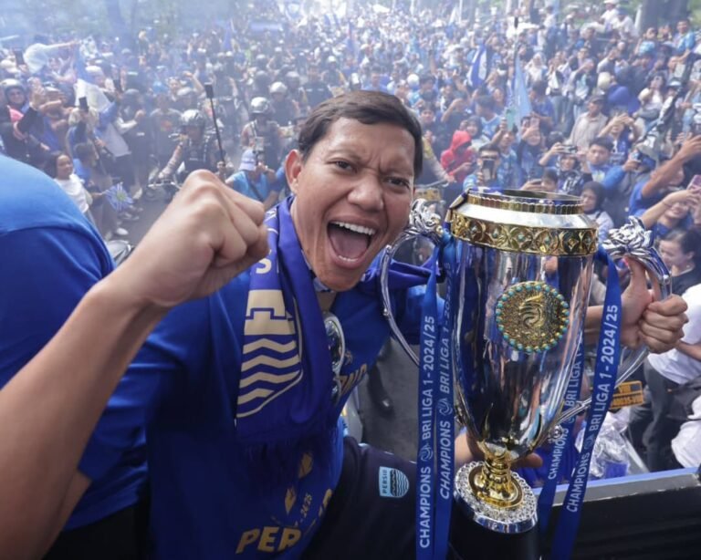 Persib Bandung Siap Tempur Musim Depan, Adam Alis Ungkap Sinyal Kekuatan Baru