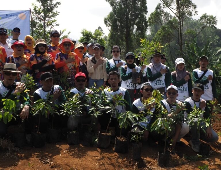 Aksi Tanam Ribuan Pohon, Kolaborasi Nyata untuk Tingkatkan Gizi dan Perbaikan Lingkungan di Cimenyan