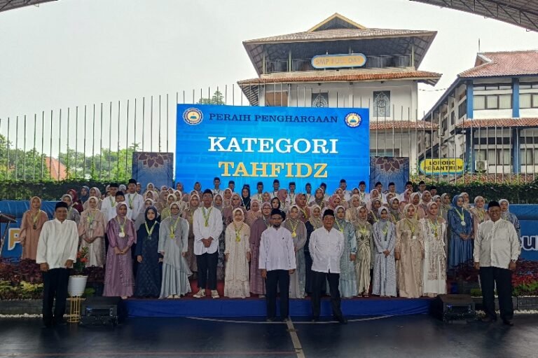 Al Ma’soem Lepas Ratusan Wisudawan  SMP dan Santri PSAM  Ajaran 2024-2025