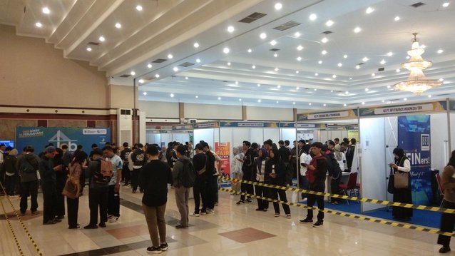 Lulusan SMA dan PHK Bayangi Bandung, Meski Angka Pengangguran Menurun