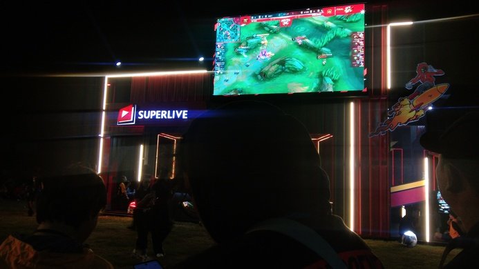 Band Lokal dan Gamer Cirebon Guncang Panggung Pertama OTW Break Out Day 2025
