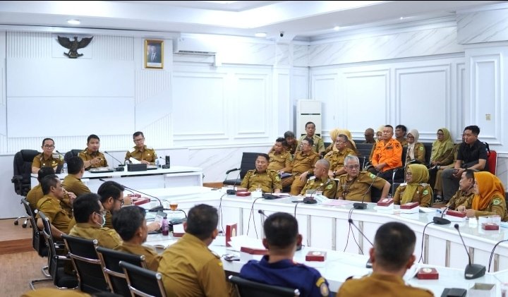 Tanggapi Aduan Warga Subang, Bupati Reynaldy Minta Rancangan Perbup Pembatasan Pperasional Kendaraan Berat Segara Diselesaikan