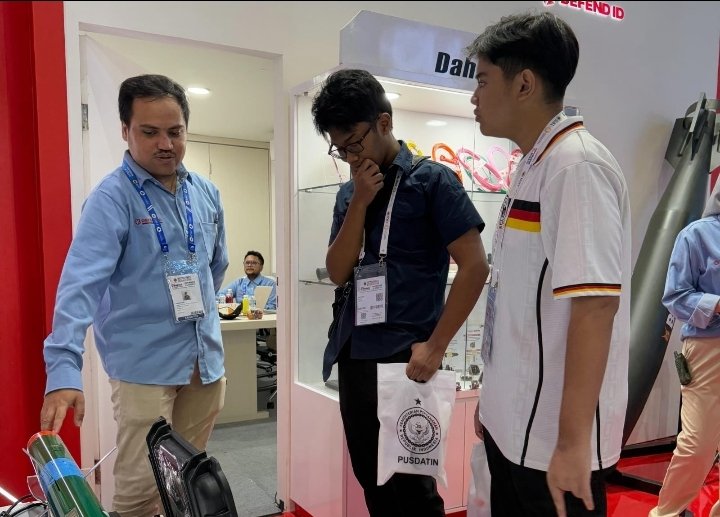 Hari Keempat Indo Defence 2024, Pengunjung Padati Booth DEFEND ID