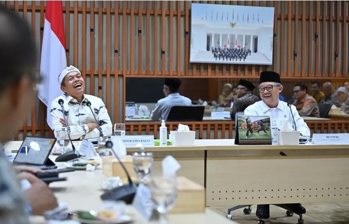 Gubernur Jawa Barat Dedi Mulyadi Tampung Keluh Kesah Istri PHL di Kabupaten Bekasi Soal Gaji Lama Cairnya, Langsung Sampaikan ke Bupati
